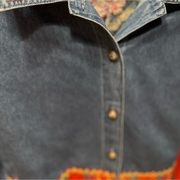 Tantrum Blues Denim Floral Embroidered Button Down Top size 1X - Picture 6 of 10